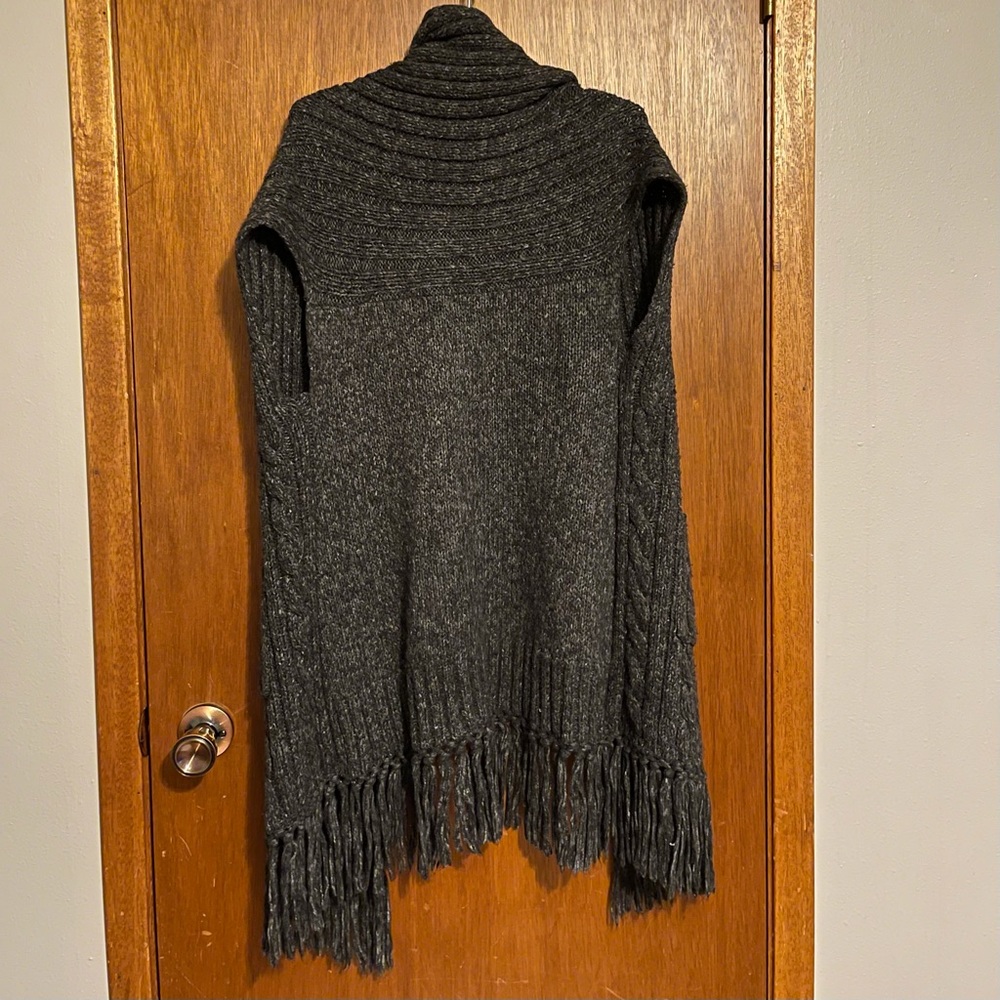CAbi Gray Fringe Thick Knit Sweater Open Cardigan Vest Size Small - Picture 7 of 7